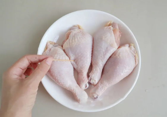【家庭厨房】张成荣教你制作家庭蜜汁烤鸡腿