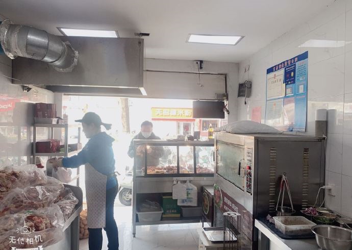 张成荣电烤鸡架仅需数万元投入开店，利润空间大