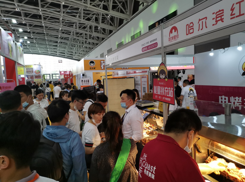 前来参观试吃的意向客户