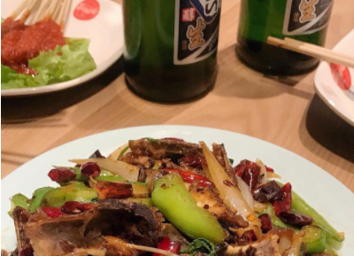 现代人的幸福法则:鸡架配酒,越喝越有