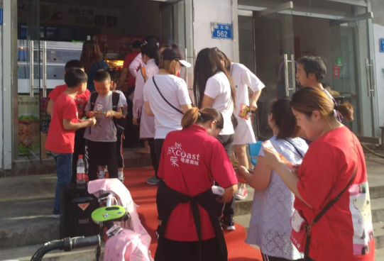 泉源顺餐饮：扔掉僵硬服务，跟顾客交朋友